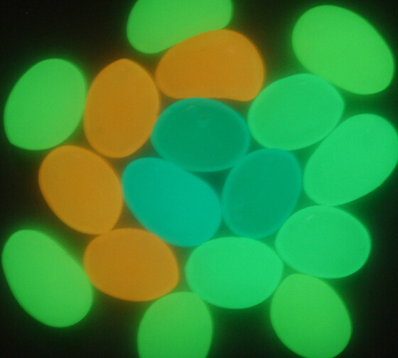 glow in dark pebbles